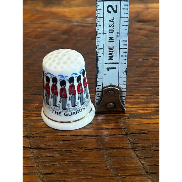 Jean Anson Fine Bone China Thimble "The Guards" Collectible Made In England Cera - Picture 4 of 4